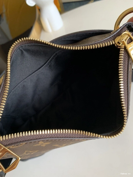 LOUIS VUITTON PM ODÉON 0722